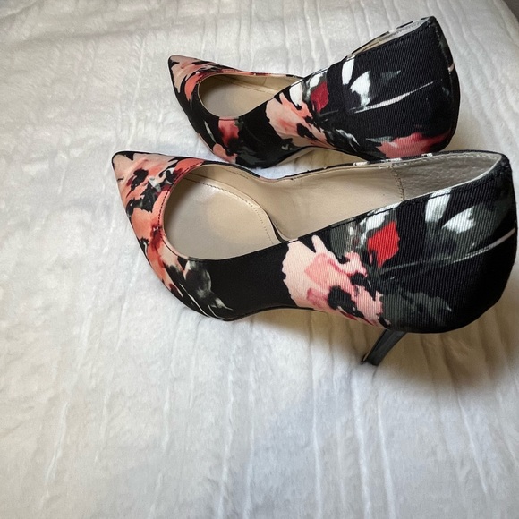 WHBM HEELS - Picture 4 of 6